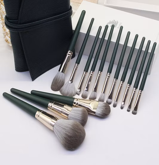 Logotipo personalizado, 14 Uds., cepillos sintéticos profesionales de alta calidad de etiqueta privada, juego de brochas de maquillaje verde con bolsa para cinturón